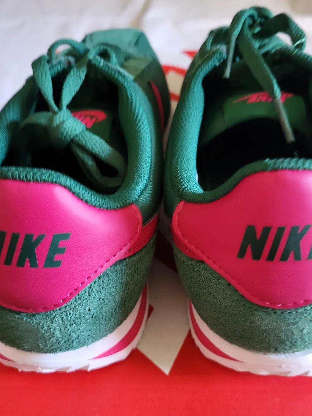*NEW* Nike Cortez Gorge Green Wild Cherry  Sneakers Retro Size 6.5Y Women’s 7.5